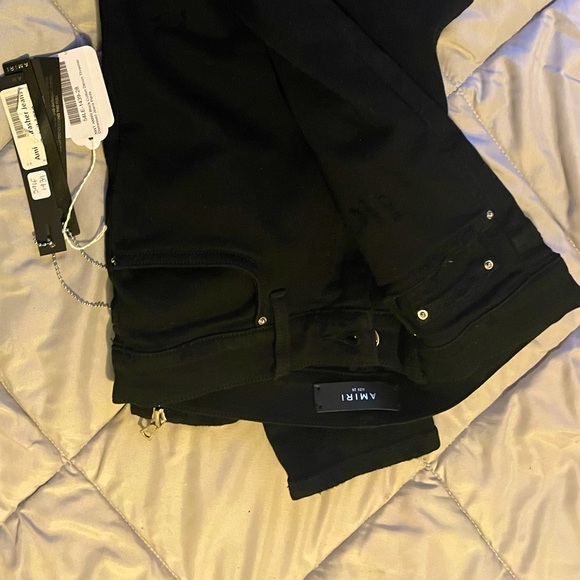 New with tags. Bought on Scarce. Selling because they don’t fit.